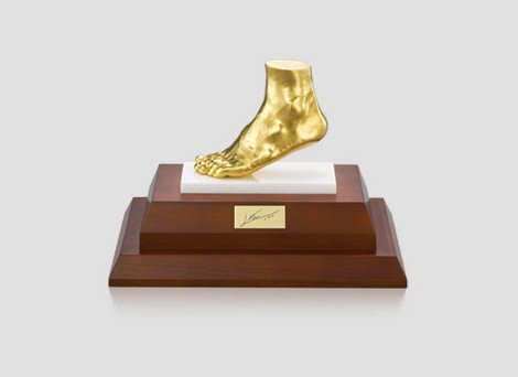 Το διάσημο αριστερό πόδι του Μέσι από χρυσό - Πωλείται αντί 5,25 εκατ. δολαρίων! [εικόνες] | iefimerida.gr 0