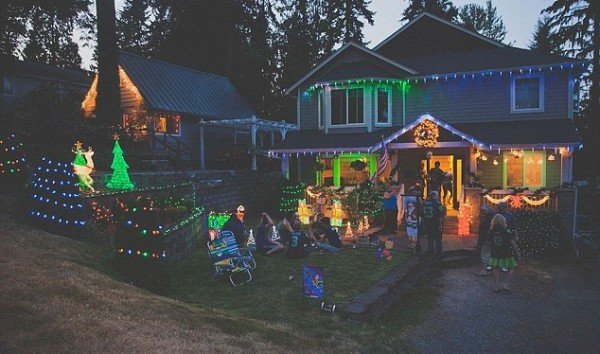 Μία συγκινητική ιστορία ΗΠΑ: Γιόρτασαν τώρα τα Χριστούγεννα γιατί ο γείτονας τους είχε μόλις 15 ημέρες ζωής [εικόνες] | iefimerida.gr 0