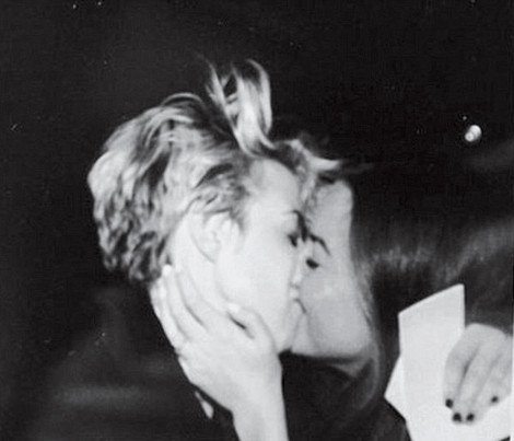 Arianna Huffington: Το μπλέξιμο της κόρης της με τα ναρκωτικά και η νέα της σχέση με νεαρή ξανθιά [εικόνες] | iefimerida.gr 1