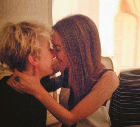 Arianna Huffington: Το μπλέξιμο της κόρης της με τα ναρκωτικά και η νέα της σχέση με νεαρή ξανθιά [εικόνες] | iefimerida.gr 2