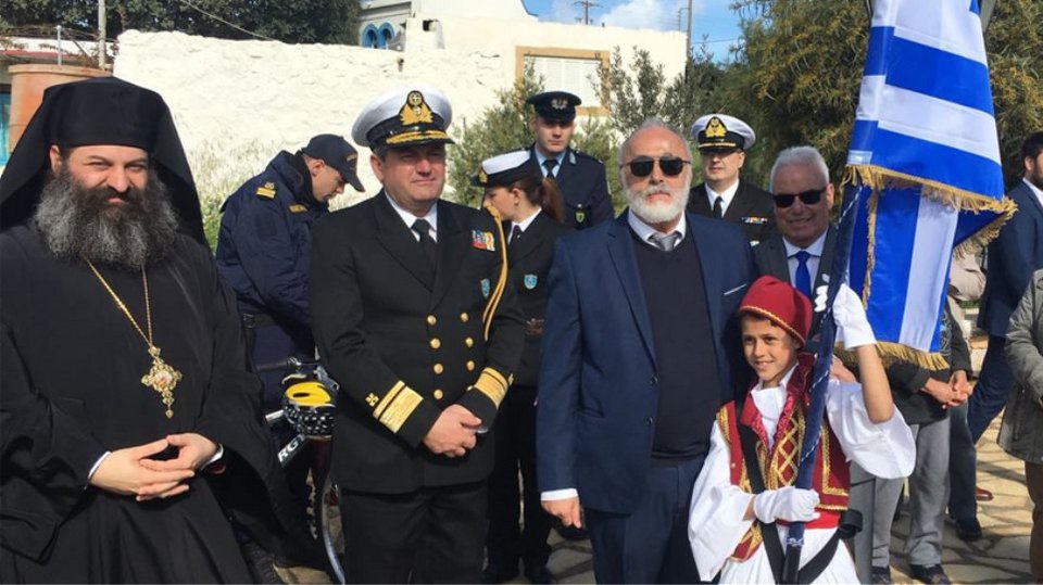 O Χρήστος συγκίνησε τον περασμένο Μαρτιο όταν έκανε μόνος του παρέλαση στο νησί