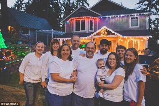 Μία συγκινητική ιστορία ΗΠΑ: Γιόρτασαν τώρα τα Χριστούγεννα γιατί ο γείτονας τους είχε μόλις 15 ημέρες ζωής [εικόνες] | iefimerida.gr 1