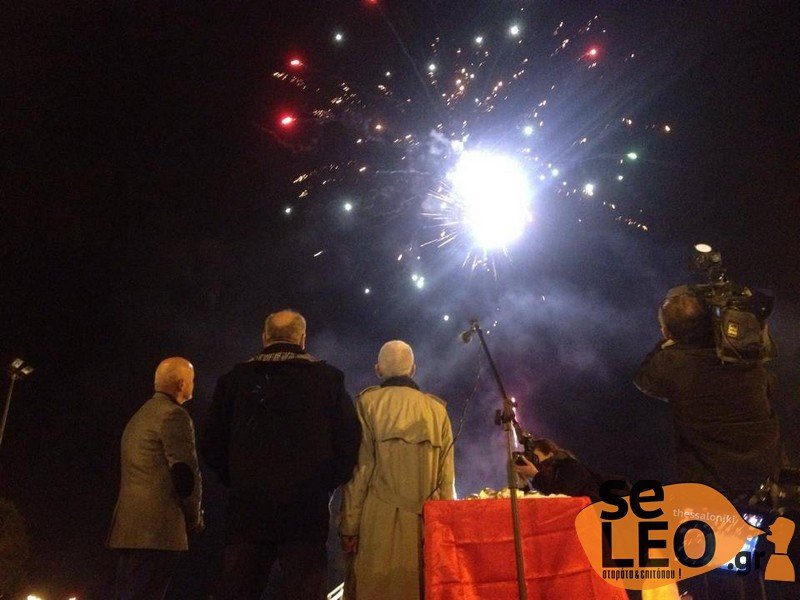 Χριστουγεννιάτικη μαγεία στη στολισμένη Αριστοτέλους [εικόνες] | iefimerida.gr 0