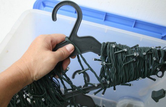 Ξεστόλισμα: Εξυπνοι τρόποι να αποθηκεύσετε το χριστουγεννιάτικο δέντρο, φωτάκια, στολίδια [εικόνες] | iefimerida.gr 3