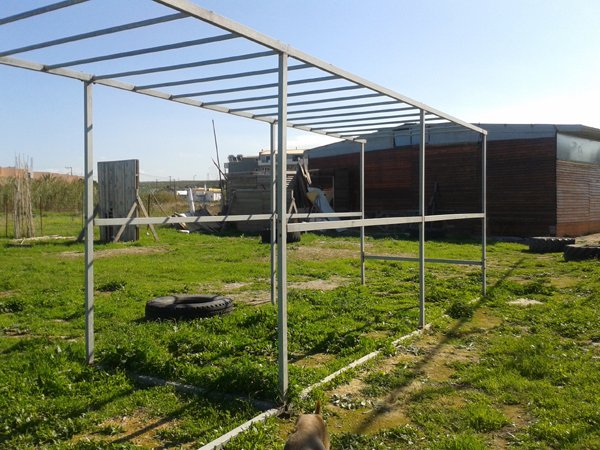 Παράνομο γυμναστήριο Χρυσαυγιτών στην Κρήτη -Ντύνονται αρχαίοι Ελληνες και κάνουν «στίβο μάχης» δίπλα στα παιδιά [εικόνες] | iefimerida.gr 0