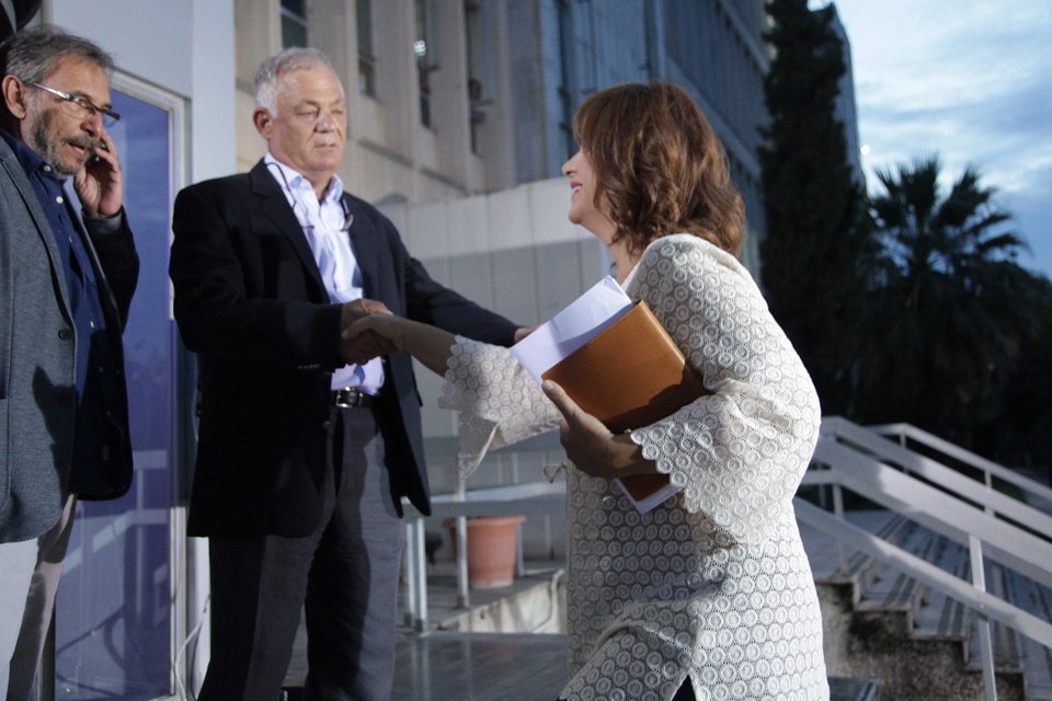 Οι κομψές του ντιμπέιτ -Σία Κοσιώνη στα λευκά, λαμπερή η Ολγα, στα πράσινα η Μάρα [εικόνες] | iefimerida.gr 5