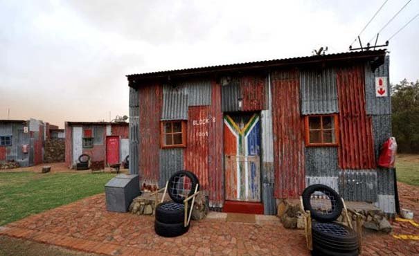 Το θέρετρο που πάνε οι πλούσιοι για να ζήσουν ως φτωχοί – Μια πεντάστερη παραγκούπολη στην Αφρική [εικόνες&βίντεο]  | iefimerida.gr 4