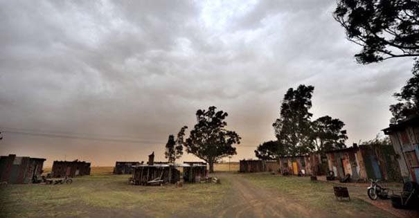 Το θέρετρο που πάνε οι πλούσιοι για να ζήσουν ως φτωχοί – Μια πεντάστερη παραγκούπολη στην Αφρική [εικόνες&βίντεο]  | iefimerida.gr 2