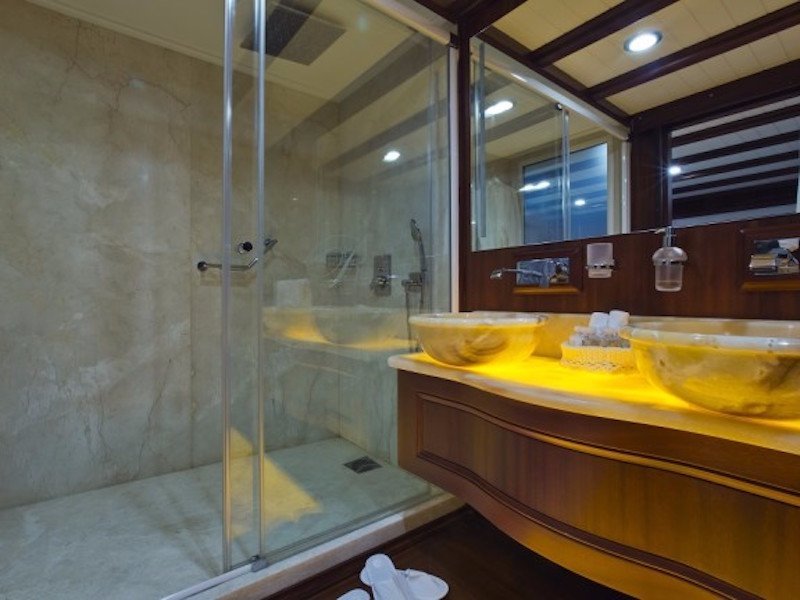 Πωλείται το πολυτελέστατο γιοτ του Τζέιμς Μποντ στο Skyfall -Για 10 εκατ. ευρώ [εικόνες & βίντεο] | iefimerida.gr 3