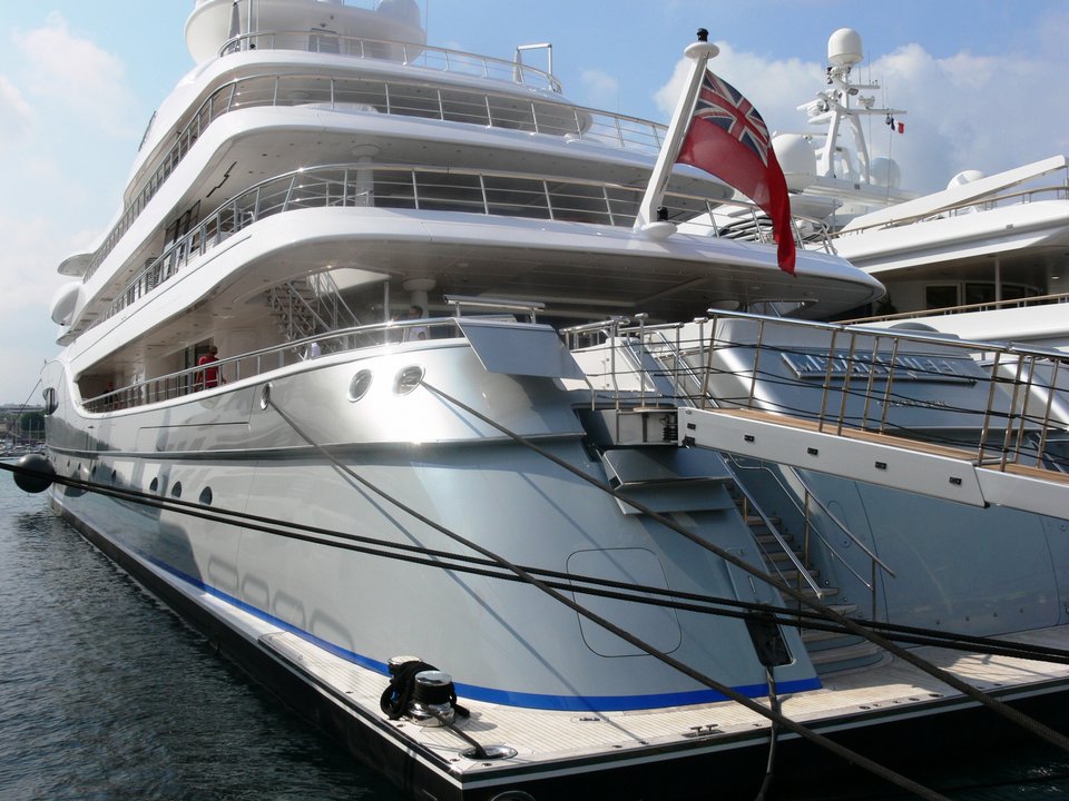 Στην Καλαμάτα έφτασε ο Μεξικανός κροίσος του ασημιού με την 92μετρη θαλαμηγό του [εικόνες+βίντεο] | iefimerida.gr 1