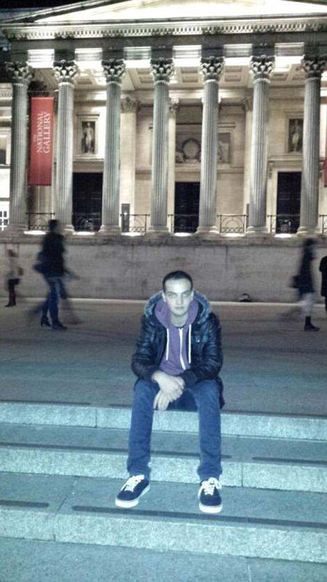 Σύρος πρόσφυγας που  ανατράφηκε σε ζευγάρι Βρετανών ο άλλος ύποπτος για την επίθεση στη Μ. Βρετανία [εικόνες & βίντεο]  | iefimerida.gr 1