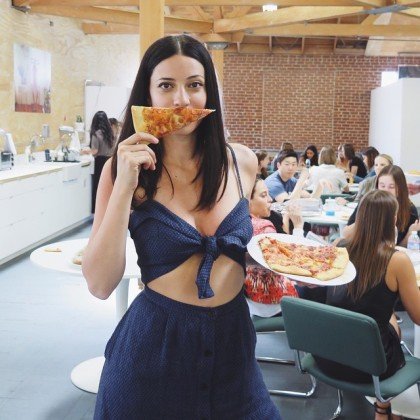 Η γυναίκα που ντύνει Τζίτζι Χαντίντ και Ριάνα - Εχει τα πιο φιλικά προς το περιβάλλον ρούχα[εικόνες] | iefimerida.gr 7