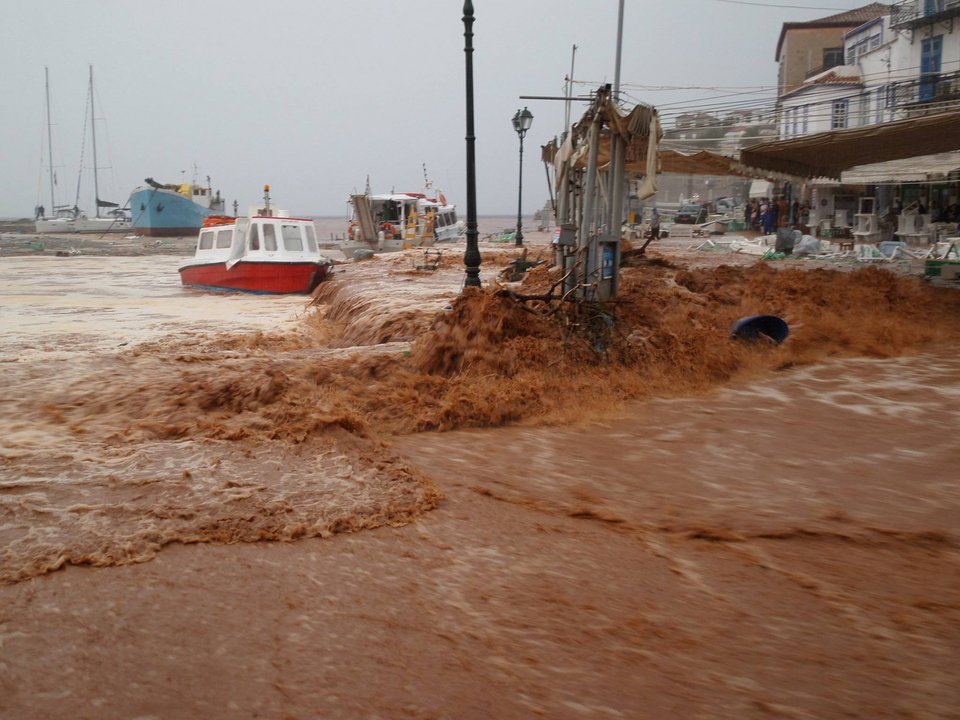 Υδρα: Εκκληση για συμπαράσταση στους πληγέντες -Πρωτοφανής η θεομηνία που χτύπησε το νησί [εικόνες]   | iefimerida.gr 3