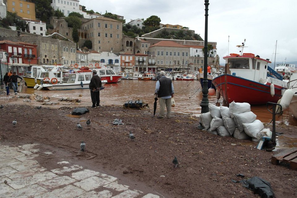 Υδρα: Εκκληση για συμπαράσταση στους πληγέντες -Πρωτοφανής η θεομηνία που χτύπησε το νησί [εικόνες]   | iefimerida.gr 0