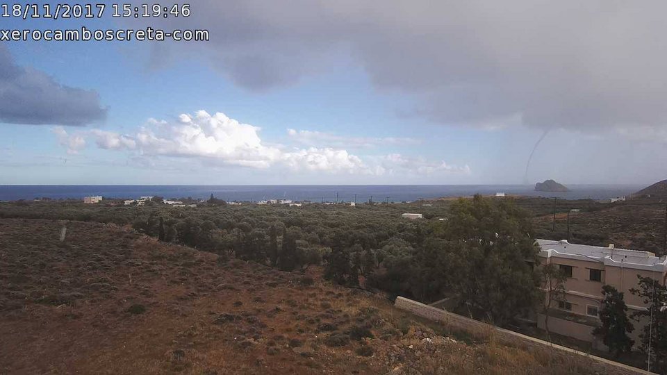 Εντυπωσιακός υδροστρόβιλος στην Κρήτη [εικόνες] | iefimerida.gr 1