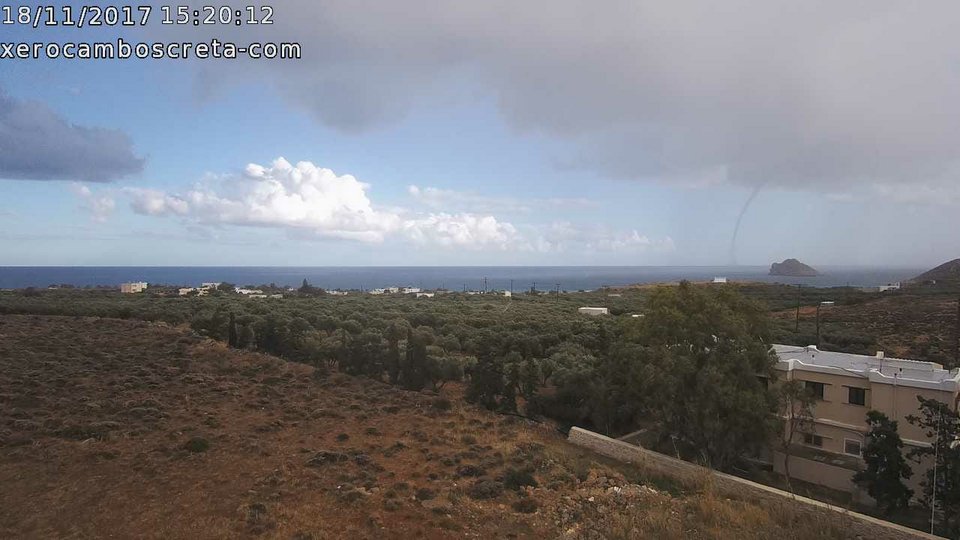 Εντυπωσιακός υδροστρόβιλος στην Κρήτη [εικόνες] | iefimerida.gr 2