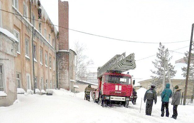 Ανθρωπος «σταλακτίτης» -Μυστήριο με νεκρό Ρώσο που βρέθηκε κρεμασμένος και παγωμένος [εικόνες] | iefimerida.gr 0