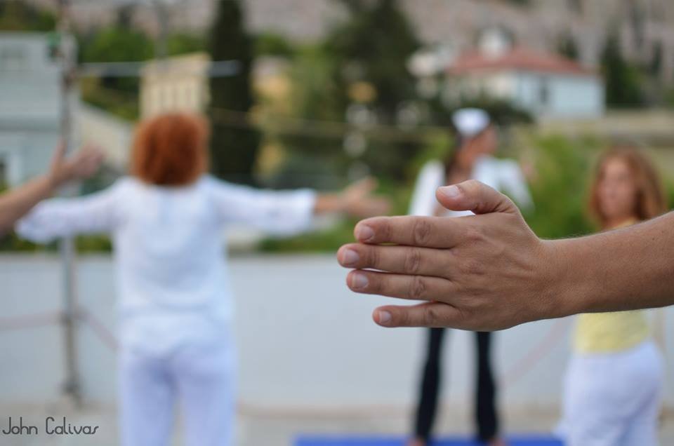 Η νέα τάση της πόλης: Γιόγκα στη πιο όμορφη ταράτσα της Αθήνας με θέα την Ακρόπολη [εικόνες] | iefimerida.gr 2