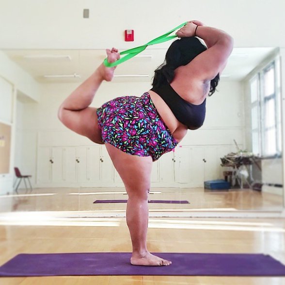 Το νέο αστέρι της γιόγκα με τα παραπανίσια κιλά [εικόνες] | iefimerida.gr 3