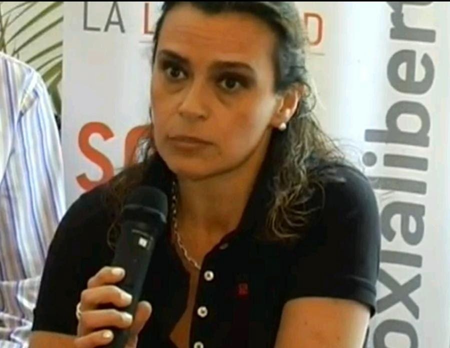 Ισπανίδα ακροδεξιά πολιτικός ποζάρει τσίτσιδη: «Οι πολιτικοί μάς άφησαν ολόγυμνους» [εικόνες] | iefimerida.gr 1