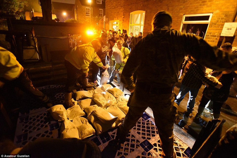 Βιβλικές καταστροφές στην Αγγλία - Ολόκληρη η πόλη του Γιορκ κάτω από το νερό [εικόνες] | iefimerida.gr 3