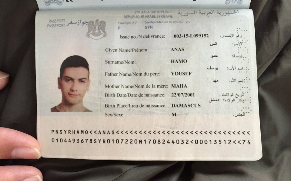 Πρόσφυγας θέλει να υποβάλει μήνυση στον διακινητή γιατί έχασε γυναίκα και παιδιά στο Αιγαίο [εικόνες]  | iefimerida.gr 1