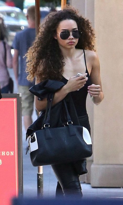 Αυτή είναι η εκρηκτική νέα σύντροφος του Τζάστιν Μπίμπερ [εικόνες] | iefimerida.gr 0