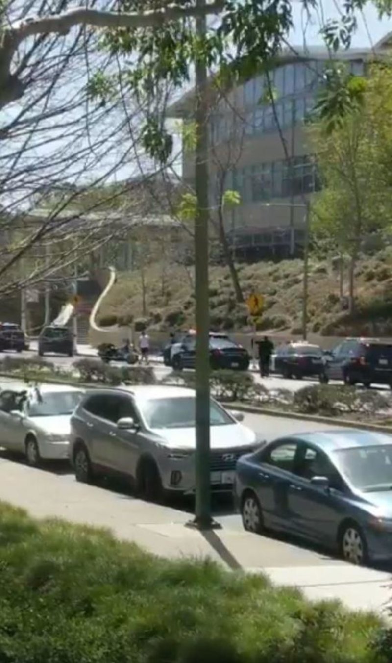 ΗΠΑ: Γυναίκα άνοιξε πυρ στα κεντρικά γραφεία του YouTube & στη συνέχεια αυτοκτόνησε [εικόνες&βίντεο] | iefimerida.gr 1