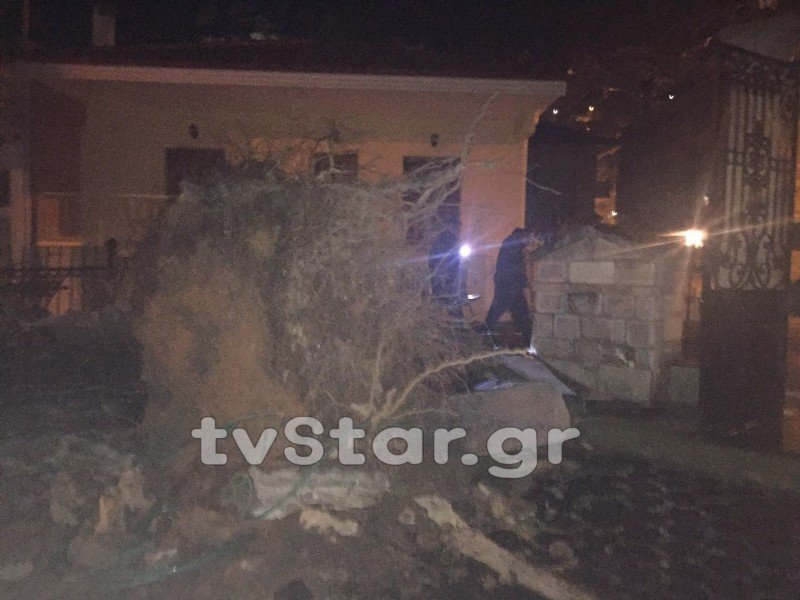 Θυελλώδεις άνεμοι 132 χιλιομέτρων/ώρα «σάρωσαν» τη χώρα  | iefimerida.gr 24