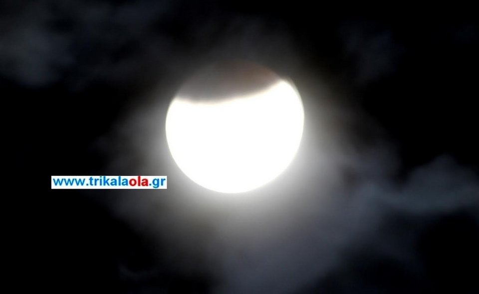 «Ματωμένο φεγγάρι» -Ετσι είδαμε την ολική έκλειψη υπερπανσελήνου στην Ελλάδα [εικόνες & βίντεο] | iefimerida.gr 1