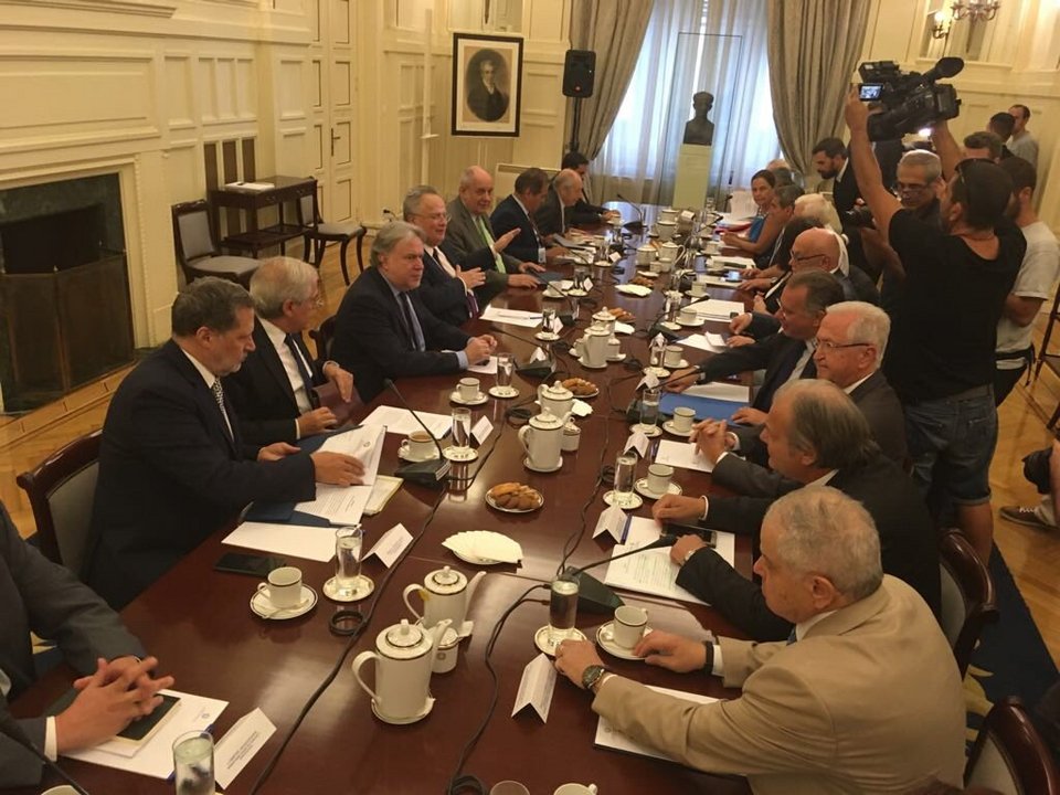 Η ΝΔ αποχώρησε από τη συνεδρίαση με Κοτζιά | iefimerida.gr 0