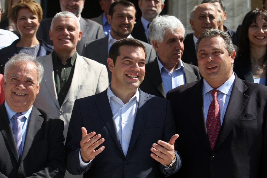 Οι 45 και ο πρωθυπουργός -Οι υπουργοί φωτογραφίζονται μαζί με τον Τσίπρα [εικόνες] | iefimerida.gr 5