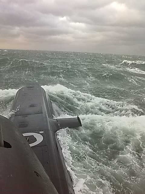 Πλοία και υποβρύχιο του Πολεμικού Ναυτικού στον Πειραιά - Υποδέχονται τον κόσμο [εικόνες] | iefimerida.gr 3