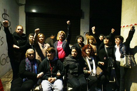 Οι καθαρίστριες έστησαν αντίσκηνο στην είσοδο του υπουργείου Οικονομικών [εικόνες] | iefimerida.gr 4