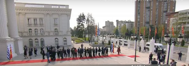 Ο Αλέξης Τσίπρας στα Σκόπια -Οι selfies με τον Ζάεφ | iefimerida.gr 11