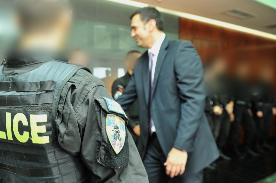 Αυτή είναι η ομάδα Δίας που συνέλαβε τον Μαζιώτη -Η επίσκεψη Κικίλια και οι ευχαριστίες Σαμαρά [εικόνες] | iefimerida.gr 0