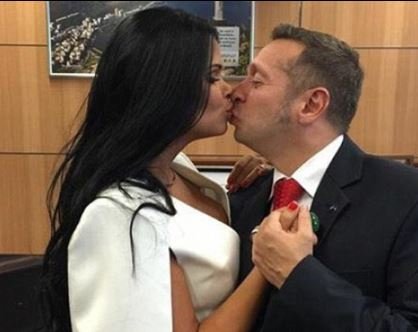 Σάλος και πάλι στη Βραζιλία: Εβαλαν πόρνες μέσα στη Βουλή [εικόνες] | iefimerida.gr 3