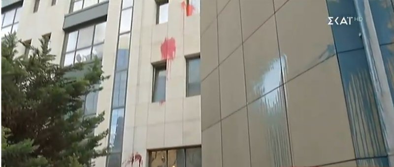 Καταδρομική επίθεση στο υπουργείο Περιβάλλοντος -Πέταξαν μπογιές [εικόνες] | iefimerida.gr 4