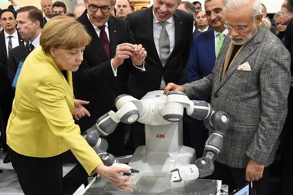 Οταν τα ρομπότ γίνονται μπάτλερ και μπάρμαν – H τεχνολογία που ξεπερνά την επιστημονική φαντασία [εικόνες]  | iefimerida.gr 1