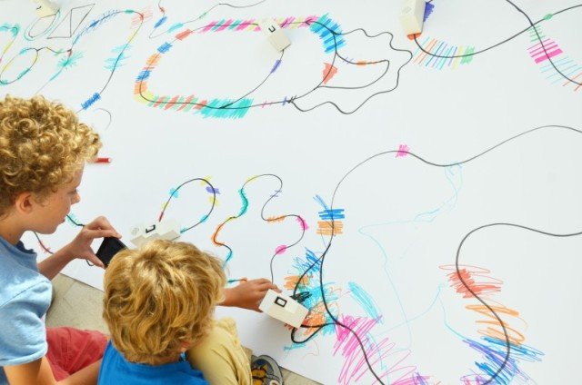 Απίστευτα σουρεαλιστικό: ρομπότ μετατρέπει τις ζωγραφιές σε μουσική [εικόνες& βίντεο] | iefimerida.gr 1