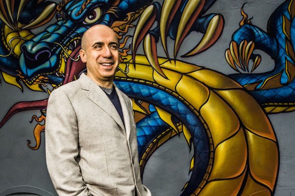 Γιούρι Μίλνερ, ο βαθύπλουτος Ρώσος που τρώει μόνο σολομό και ομελέτα για να μη χάνει χρόνο [εικόνες] | iefimerida.gr 7