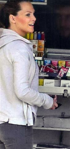 Η Υβόννη Μπόσνιακ 1,5 μήνα μετά τη γέννηση της κόρης της είναι πάλι φέτες [εικόνες] | iefimerida.gr 1