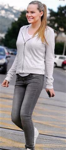 Η Υβόννη Μπόσνιακ 1,5 μήνα μετά τη γέννηση της κόρης της είναι πάλι φέτες [εικόνες] | iefimerida.gr 2