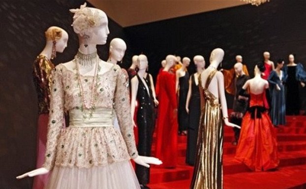 Μουσεία Ιβ Σεν Λοράν σε Παρίσι και Μαρακές -Με 5.000 ρούχα, αξεσουάρ και σχέδια [εικόνες]  | iefimerida.gr 1