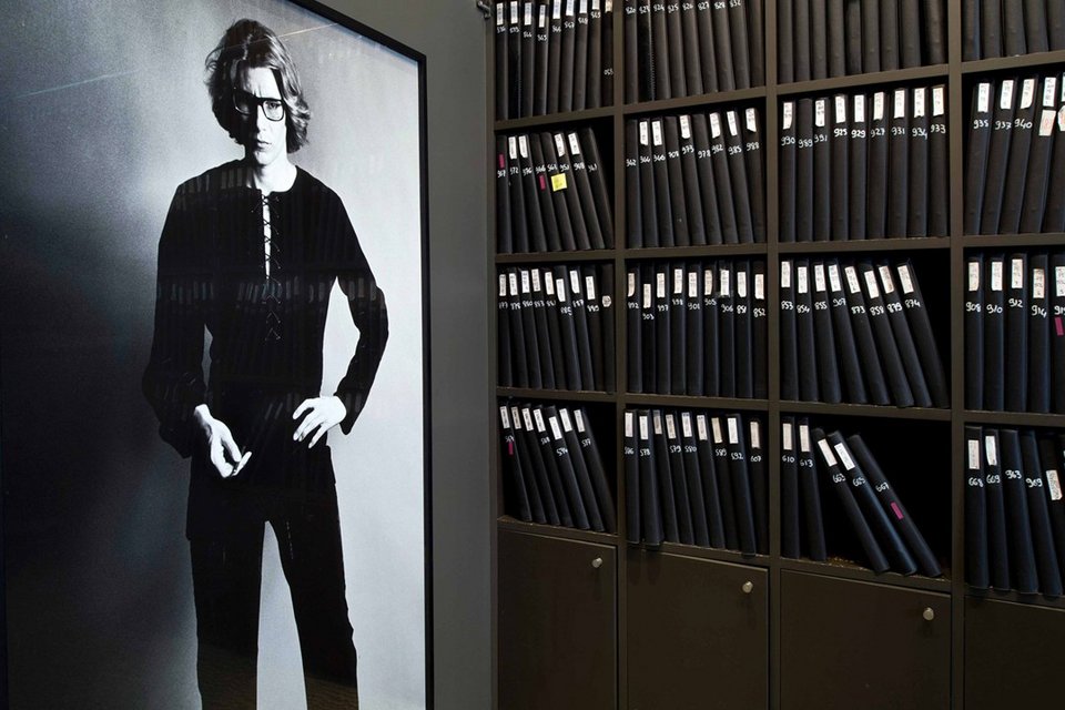 H ιδιοφυής τέχνη του μόδιστρου Yves Saint Laurent σε μια επική έκθεση στο Λονδίνο [εικόνες] | iefimerida.gr 2