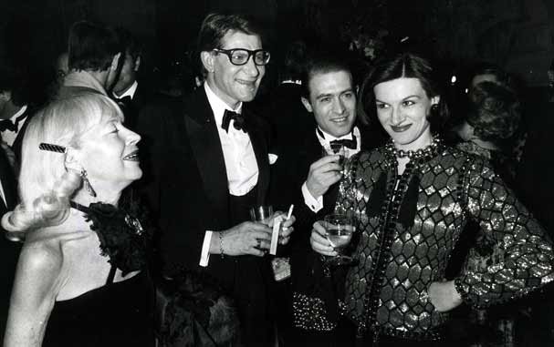 H ιδιοφυής τέχνη του μόδιστρου Yves Saint Laurent σε μια επική έκθεση στο Λονδίνο [εικόνες] | iefimerida.gr 8
