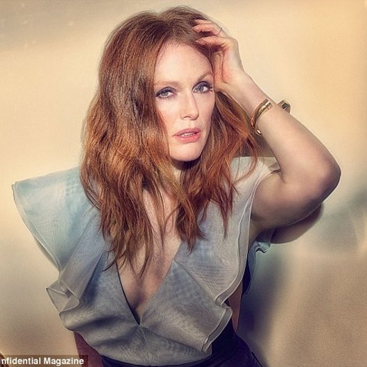 Η Τζούλιαν Μουρ σε εκρηκτική φωτογράφιση λέει ότι είναι μια κανονική γυναίκα [εικόνες & βίντεο] | iefimerida.gr 3