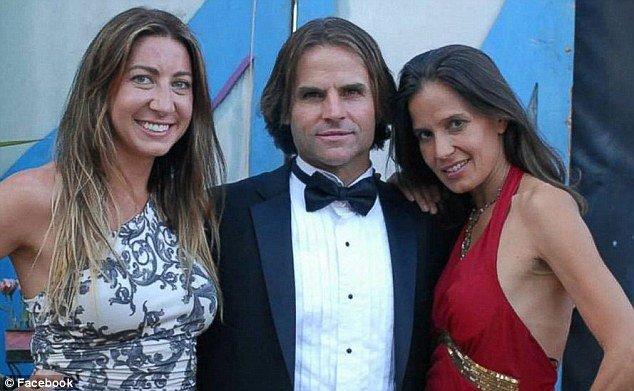 Η επιστροφή των παλλακίδων –Aντρας ζει στο ίδιο σπίτι με τη γυναίκα, τη φιλενάδα και το γιο τους [εικόνες]  | iefimerida.gr 1