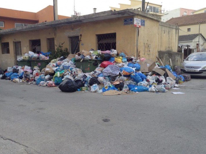 Βουνά τα σκουπίδια στη Ζάκυνθο -Φοβούνται για την υγεία τους οι κάτοικοι [εικόνες] | iefimerida.gr 2
