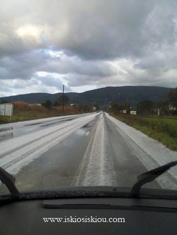 Πρωτοφανής χαλαζόπτωση στη Ζάκυνθο -Δεν προσγειώθηκε αεροπλάνο [εικόνες] | iefimerida.gr 0